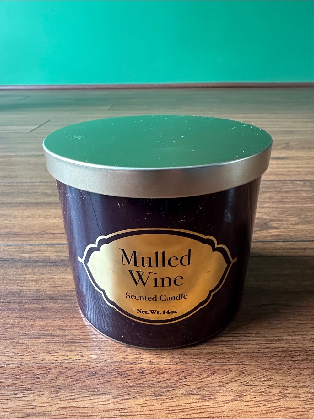🟣🟣NWT Mulled Wine Scented Candle - Deep Burgundy with Gold Lid🟣🟣